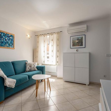 Degrassi Square Apartments (Adults Only) 弗尔萨尔 外观 照片